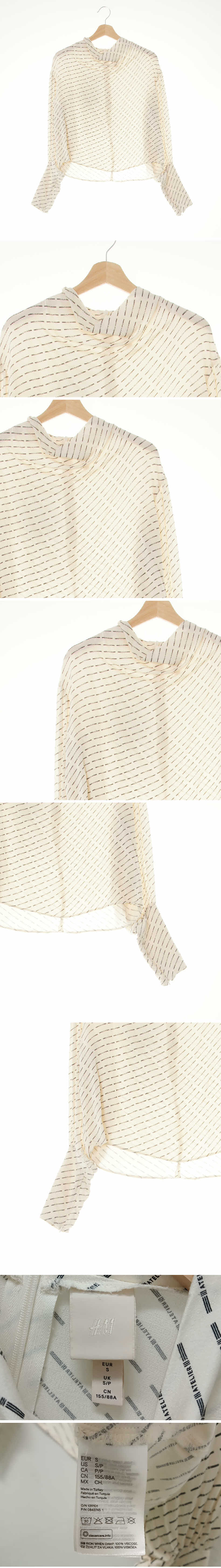 h&m 아이보리 사선레터링패턴 드레이프실키블라우스