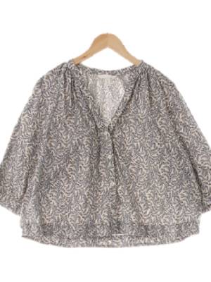 h&m 아이보리블루 나뭇잎패턴 면 슬릿넥레글런퍼프블라우스